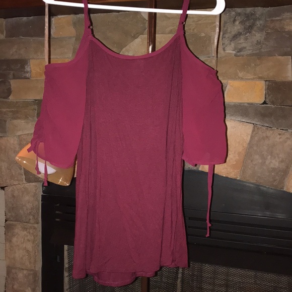 👋Burgundy Cold Shoulder Blouse size M - Picture 2 of 7